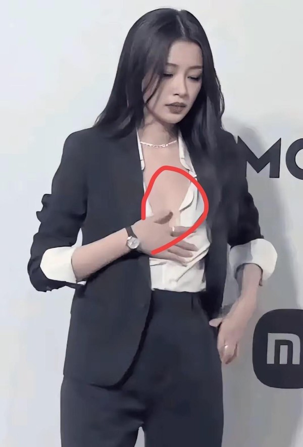 明星离婚后那些“手滑点赞”、“深夜直播哽咽求复合”的戏码，可能根本不是巧合，而是一套精心设计的流量剧本？