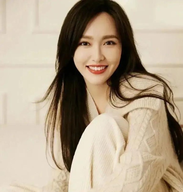 圈新风向：唐嫣杨幂白敬亭桃四大新剧动态引发观众期待