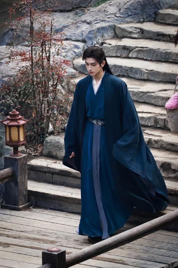 王一博綦美合聊天记录曝光!撕开内娱最隐秘关系网