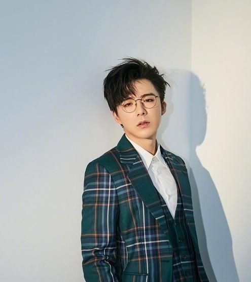 明星人气榜Top10,龚俊第六,朱一龙第三,榜首175.4万毫无压力!