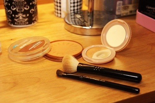 补妆、飞粉、见底、修容、空瓶、显色、试色的英文怎么说？！