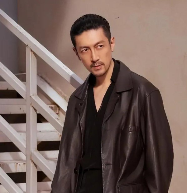 在娱乐圈这个名利场,人人都在谈论人脉、资源和曝光度