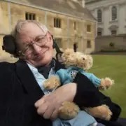 人物·霍金｜是什么造就了明星科学家？