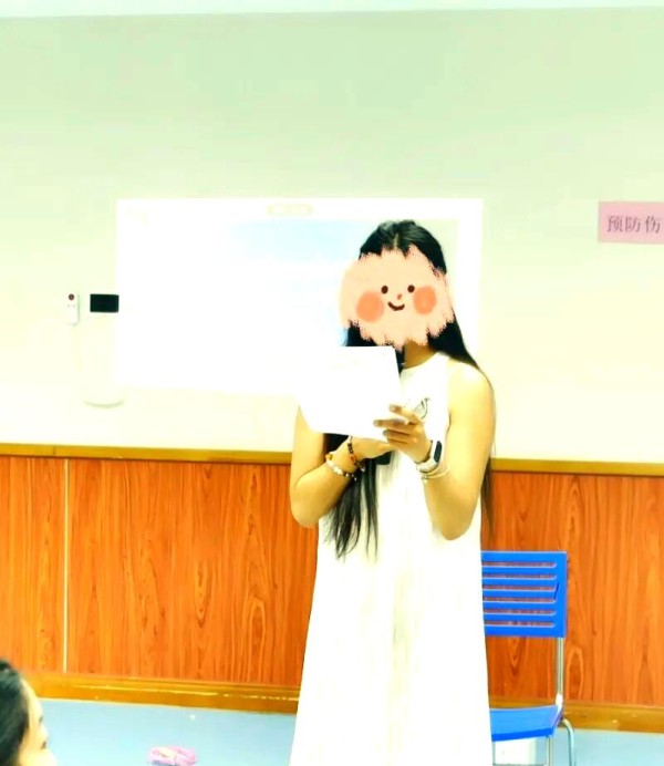 从病患到明星：小菲的非凡康复之路