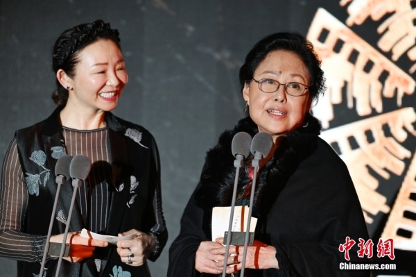 斯琴高娃谈女性年龄焦虑:美丽会伴随年龄、智慧同步增长