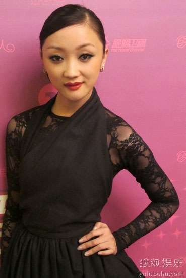 张瑶美艳性感别样风情