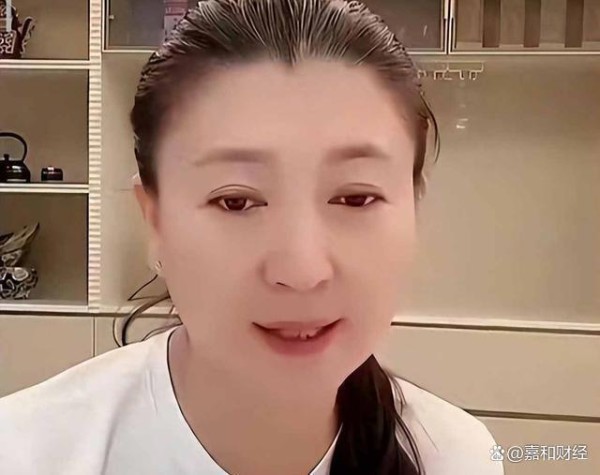 半月口碑两极反转:闫学晶 “哭穷” 塌人设,秦海璐 “敢说” 圈粉——娱乐圈真诚才是必杀技