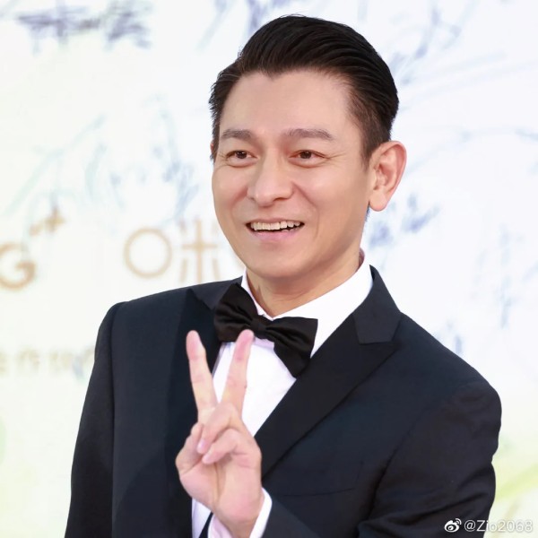 爱做梦的小神龙：#明星的口碑对事业有多大影响#
每个进入娱乐圈的人都希望自己能够有所发展，但娱乐圈的规则就是如果不能成为一名知名的艺人的话，那就不如选择当一个普通人。所以说，明星也是需要很多资源和机遇才能得到更好的发展。那么怎样获得这些资源和机遇呢？这时候一个好的口碑就很重要了，好口碑可以给明星带来什么好处呢！

1.增加名气

娱乐圈里胡歌的人品和演技都算得上是无可挑剔的，出道20多年的时间，《...