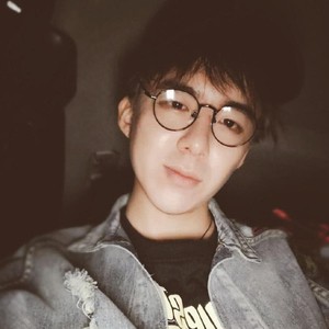 刘宇宁早年青涩照曝光,发型杀马特,网友:长相神似俞灏明