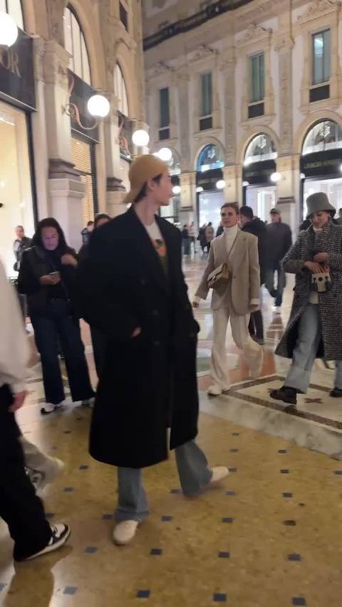 他皮肤为什么这么好,就是白到发光,白里透红,唇红齿白……我不行了