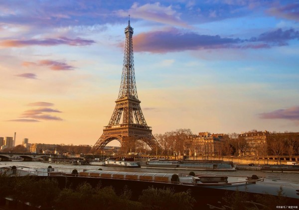 为何巴黎能成为时尚之都?