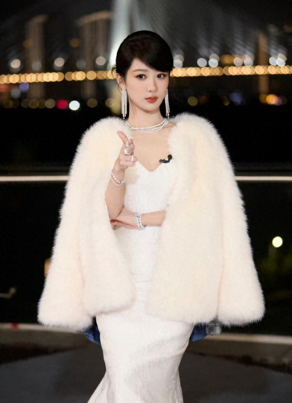 杨紫新剧进组备受期待,星光大赏众星云集,谁才是年末最大赢家?