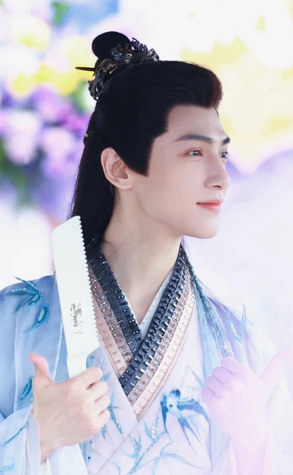 [罗云熙][新闻]250614 罗云熙新角色黎斯上线,粉丝热情讨论盛况空前——本命星新闻