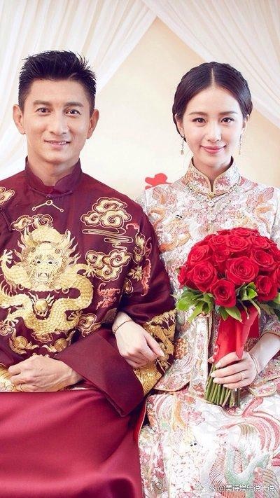 吴奇隆刘诗诗深陷离婚传闻，没婚戒、不晒合影成所谓铁证，全网紧盯，没想到一家三口温馨逛商场破谣言