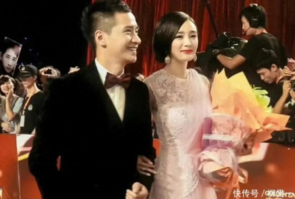 杨幂拿奖秒变“戏精”，给何晟铭下跪逗翻全场