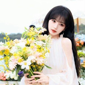 除了曾舜晞,还有哪些艺人采用了类似的日常化宠粉互动方式?