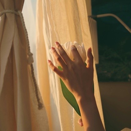 易梦玲星盘分析：太阳巨蟹座，网红也能华丽转身成演员