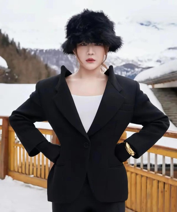 这确定是陈梦?时尚芭莎二月刊电子杂志封面照发布,太美太飒了!