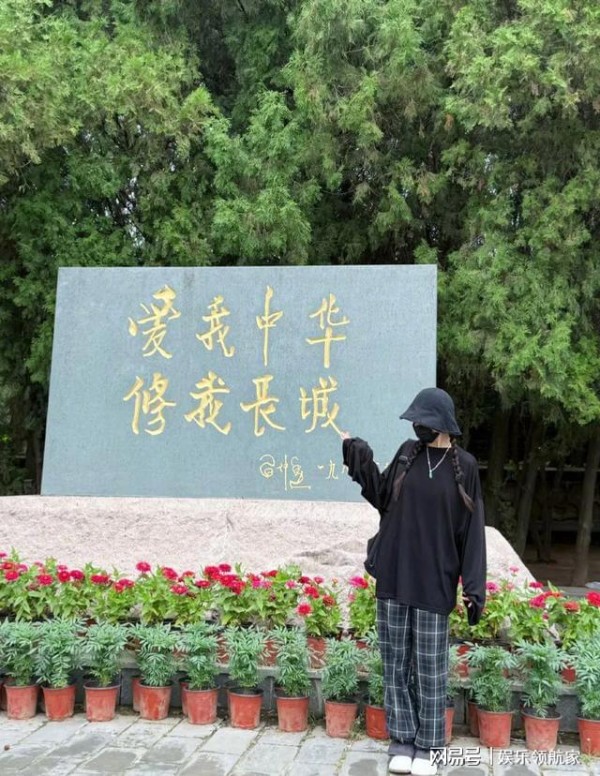 杨幂国庆旅行晒照，祖国大好河山，这才是女星应该有的样子?