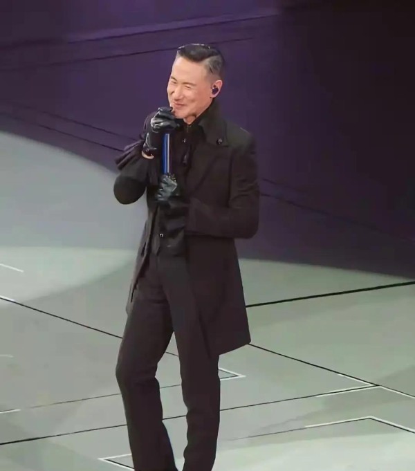 张学友演唱会终场惊喜不断！港星齐聚同框冻龄颜值刷屏