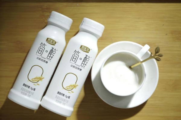 　　↑简醇酸奶产品图片
