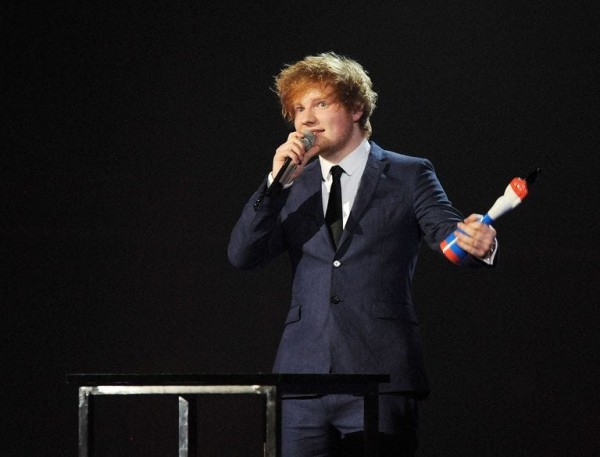 紅髮艾德ed sheeran的成名故事！「曾露宿白金漢宮前、從默默無名到巡演收入冠軍」5點回顧ed sheeran的成名之路