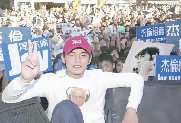 周杰伦：从《JAY》到华语乐坛天王的音乐传奇