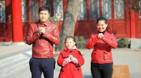 遗忘遗忘遗忘:小沈阳先生,作为我国备受瞩目的话剧演员,其成功之路并非易事,而是从最初饰演小角色逐步努力攀升而来。他那精湛的技艺使得他能够随心所欲地唱歌,嗓音出类拔萃,令人叹为观止。他自己或许未曾料到,仅仅通过表演二人转就能成为赵本山先生的门生;同样,赵本山先生亦未预见这位弟子居然凭借初次登台便瞬间声名鹊起,可谓出乎所有人的预料。
然而,自从小沈阳先生一夜闻名于世后,他的家庭承受了极大的压力与困扰。...