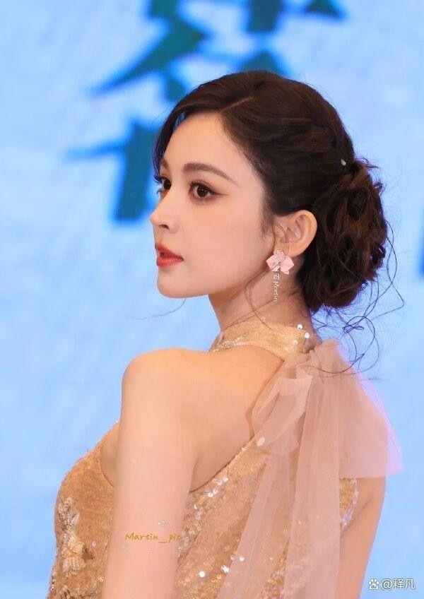 娜扎自曝平时就睡两小时!秦亦铭还问:不用睡觉的吗?