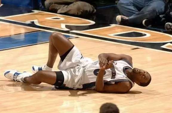 那些输给“半月板“的NBA明星球员们