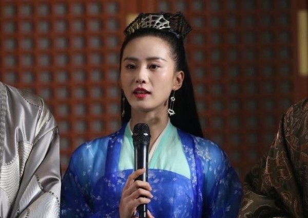 刘诗诗接受采访全程尬聊，她大概是娱乐圈最不会说话的女星了吧