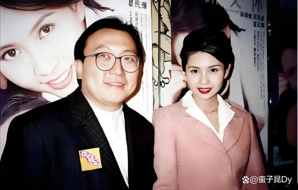 平日里高高在上、光鲜耀眼的明星，看似风光无限，可在资本面前却毫无话语权，只能任由资本随意拿捏，几乎没有反抗的余地