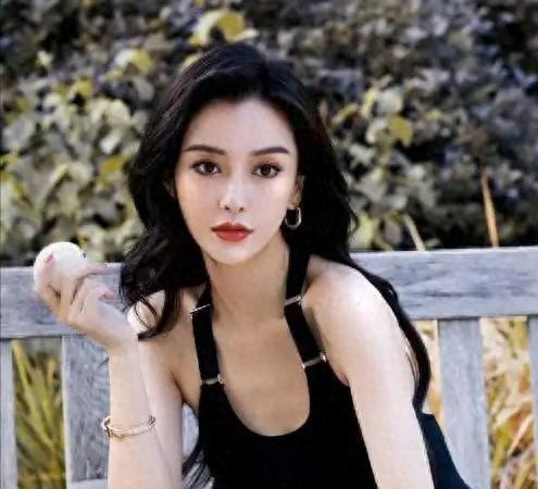 这一夜，一场冷清的生日宴揭开了杨颖圈内的真实地位，黄渤没说错