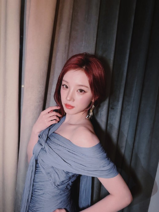 红发造型对宋雨琦的个人风格和事业发展有何特殊意义?