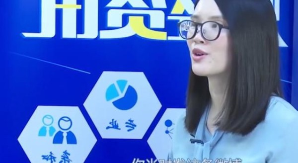 肖战接受访谈不卑不亢，重新定义偶像与粉丝的关系