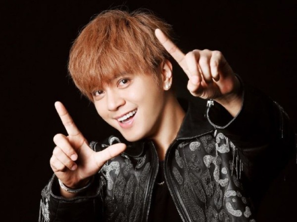 有严重洁癖的明星:图二出门自带搓衣板,图三是男的却坐着尿尿