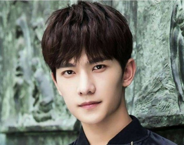 有严重洁癖的明星:图二出门自带搓衣板,图三是男的却坐着尿尿