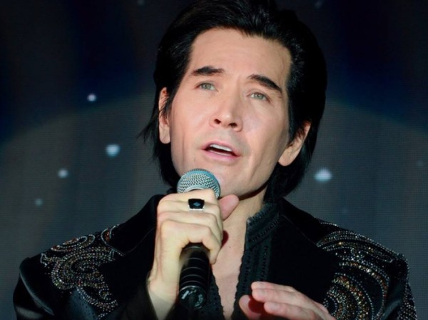 有严重洁癖的明星:图二出门自带搓衣板,图三是男的却坐着尿尿