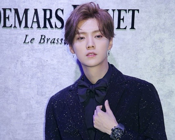 有严重洁癖的明星:图二出门自带搓衣板,图三是男的却坐着尿尿