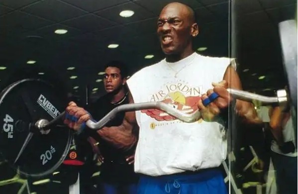 为何说不要羡慕那些身家上亿的体育明星？看了这8张照片 你就懂