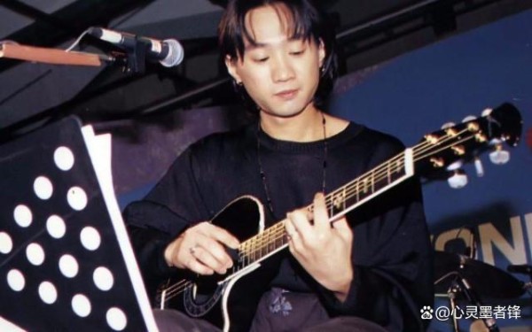 中国歌手里最出名的姓黄的歌手都有哪十位