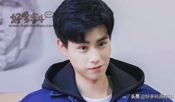 胡一天家境如何父母是干什么的，胡一天是怎么出道的？