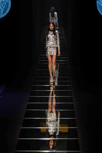 专门为电影打造的Versace时装秀