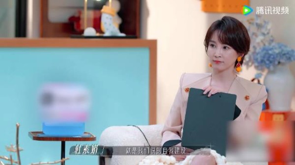 从片场初遇到无名指素戒，明星爱情保鲜的底层逻辑究竟是什么？