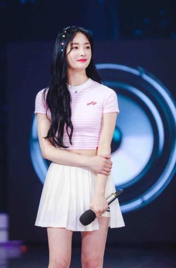 女明星不顾生理期参加恋爱节目,观众:后悔穿白色裤子了吧