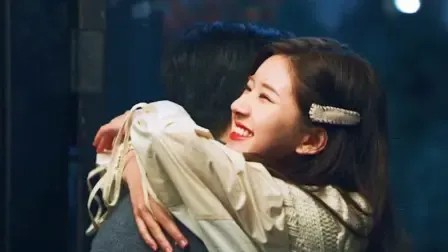 巧巧分享:娱乐圈八卦速报(匿名版)
近日娱乐八卦汇总:
1. 赵露思因过往争议陷入“万人嫌”境地,多个平台主动避合作,她却自认被恶意抹黑,团队仍在试图扭转负面风评。
2. 唐艺昕为拓展戏路营销“大女主人设”,节目中强调名字与张若昀无关,却被扒早年曾花钱炒作“情侣名”热度,被指双面操作。
3. 港圈厨子与天后虽未领证,却多次被偶遇同框,二人早年经历风雨,如今外界评价正面,相处不再避讳...