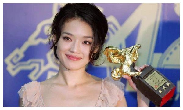 娱乐圈4位“大嘴”美女明星,钟丽缇上榜,而她堪称“丰唇女王”