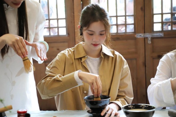 00后江西吉安美女，两次登上央视春晚舞台，马年春晚再度登台献艺