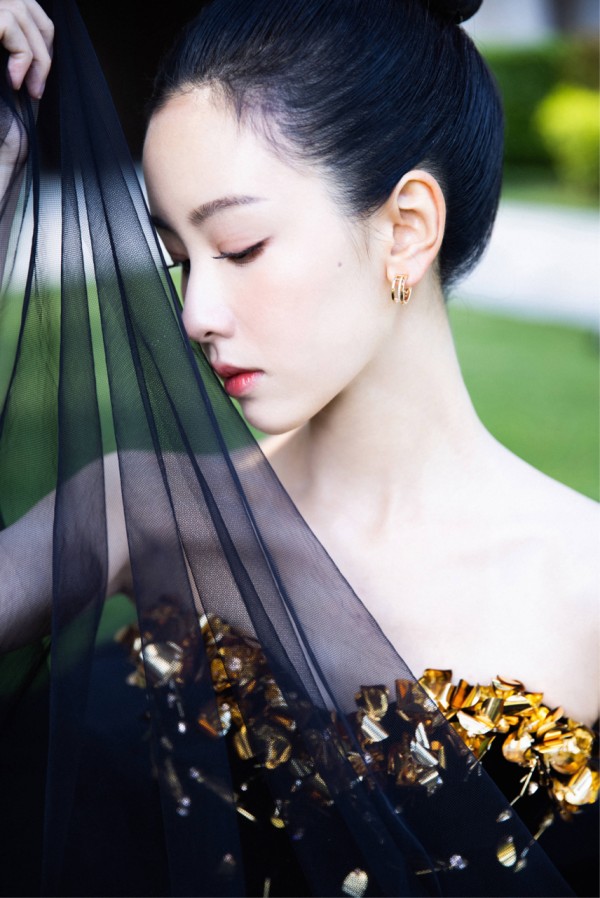 娱乐圈里的小透明，如今出演绝世美女，她能不能火就靠这一次了？