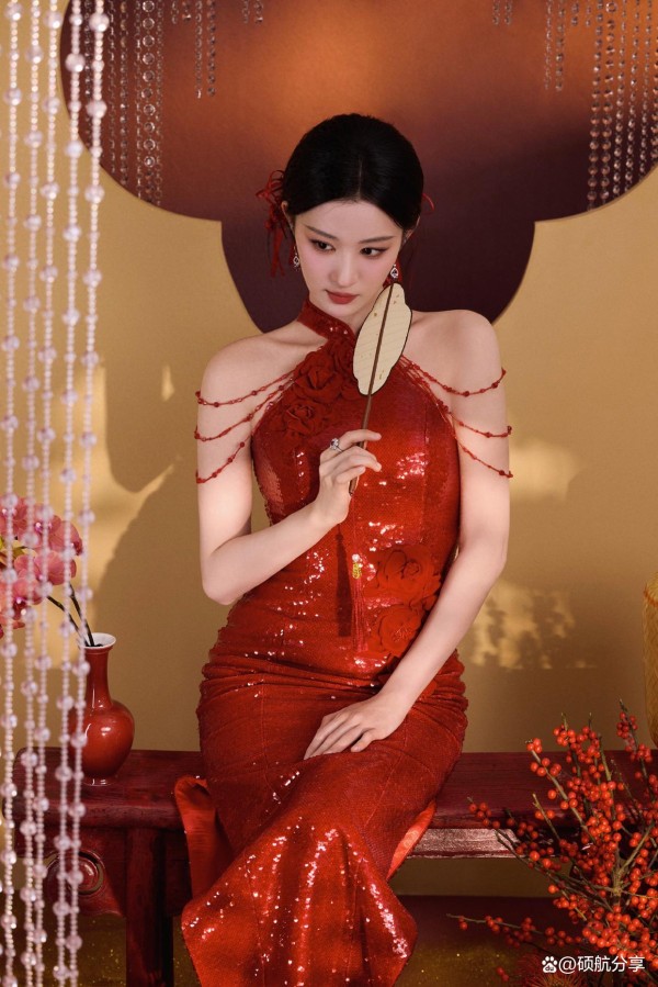 王楚然小年自拍成热议焦点 明星新年祝福谁最走心？